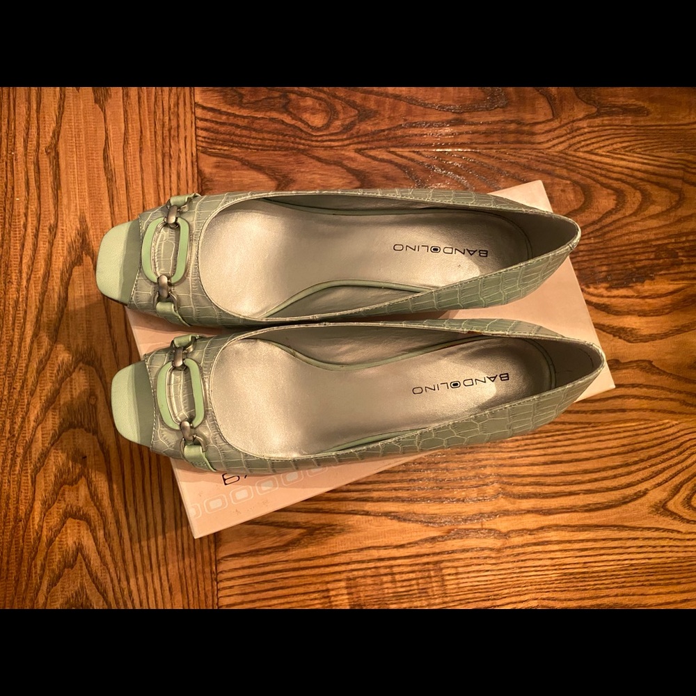 Bandolino Peep Toe Mint Green Wedges
